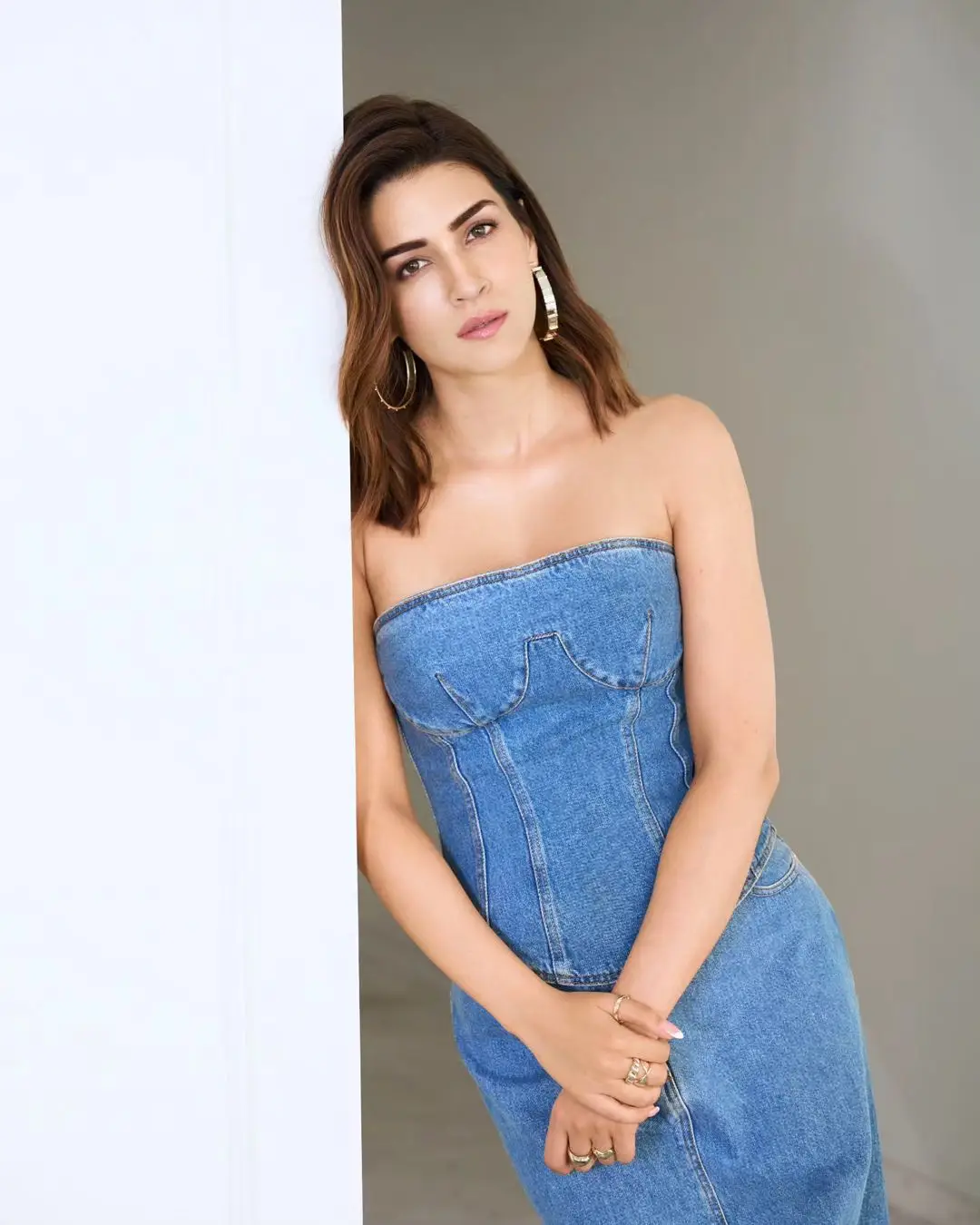 Kriti Sanon in Sleeveless Blue Gown